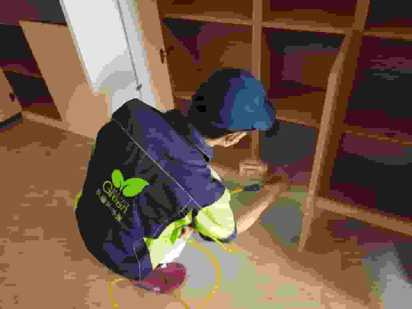 閣樓內(nèi)，業(yè)主將閣樓布置成休閑區(qū)，在治理后的清新環(huán)境中閱讀、放松，感嘆格瑞樂讓原本可能有甲醛隱患的閣樓變成舒適空間。